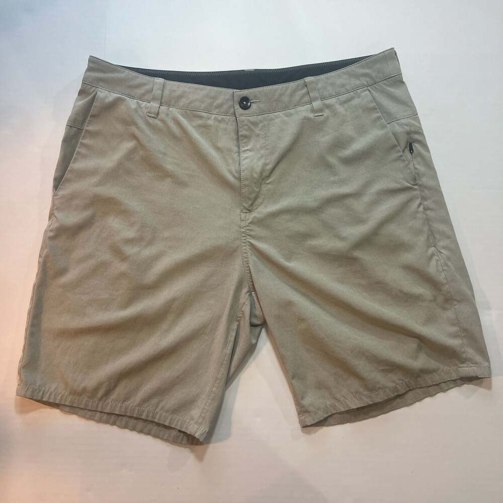 Vuori Men's Khaki Performance Chino Shorts Size 33